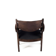 
                      
                        Charger l&#39;image dans la galerie, Le fauteuil CH28 fabric est une conception hans wegner lounge chair
                      
                    