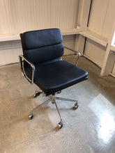 
                      
                        Load image into Gallery viewer, Floor Sample Soft Pad Phillip Office Chair
                      
                    