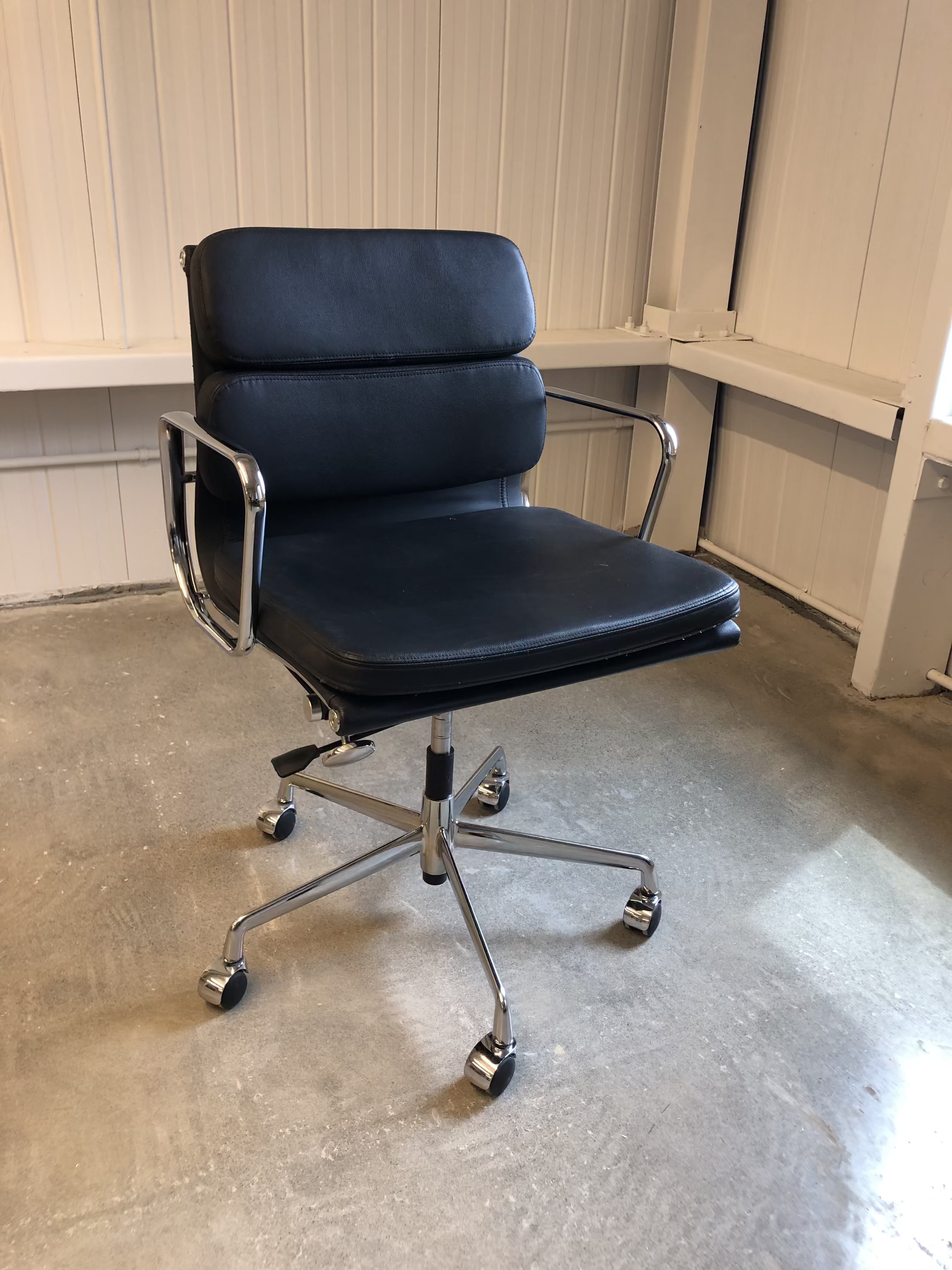 Floor Sample Soft Pad Phillip Office Chair