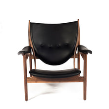 
                      
                        Load image into Gallery viewer, chieftain lounge chair cuir leather fauteuil finn Juhl
                      
                    