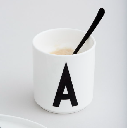 Tasse en porcelaine Alphabet