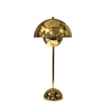 
                      
                        Load image into Gallery viewer, Lampe de table VP2 Flowerpot - Prunelle
                      
                    
